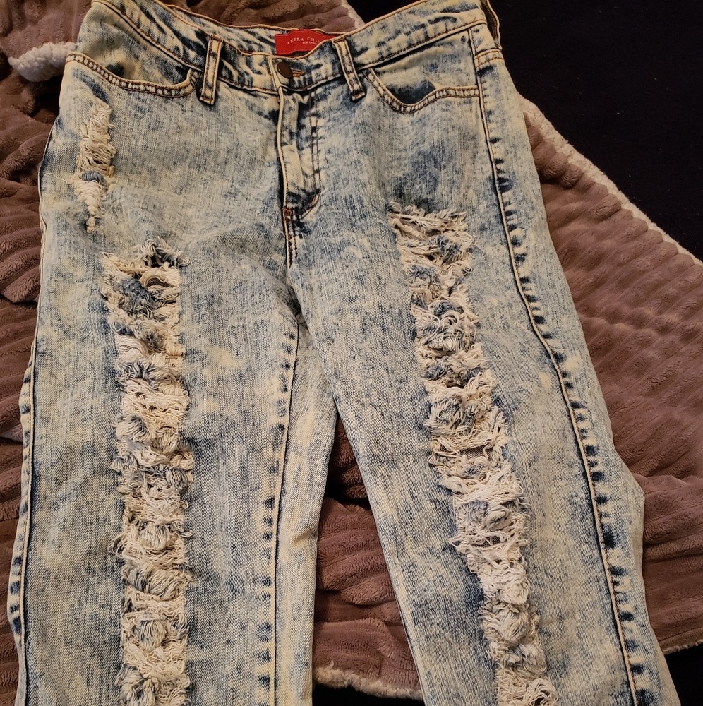 Akira ripped jeans